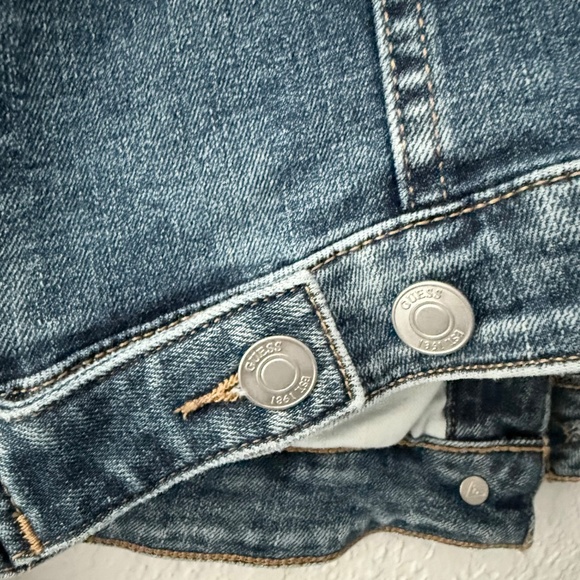 Guess NWT Women’s Distressed Denim Jacket Size Small - Picture 9 of 15